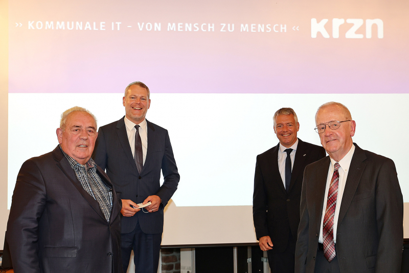 Hans-Hugo Papen Und Dr. Hans-Josef Ruhland Verabschiedet | KRZN ...